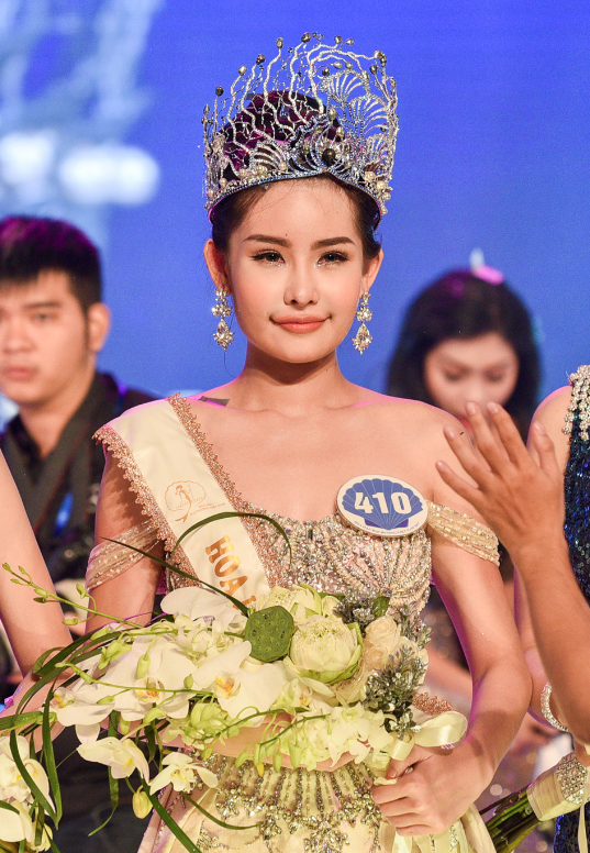 le au ngan anh tung anh goi cam giua tin bi tuoc vuong mien (1)
