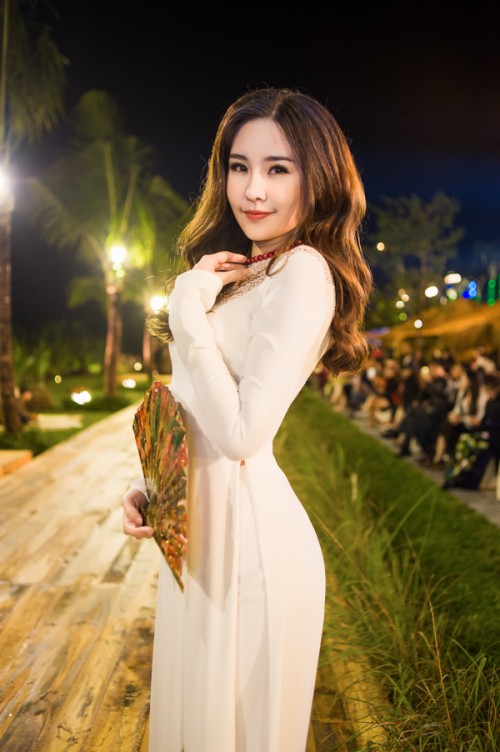 le au ngan anh tung anh goi cam giua tin bi tuoc vuong mien (3)