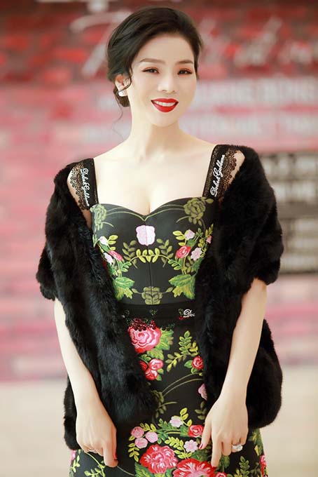 ho ngoc ha le quyen (3)