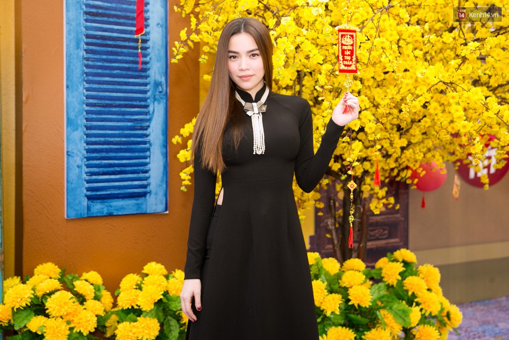 ho ngoc ha dien ao dai den (1)