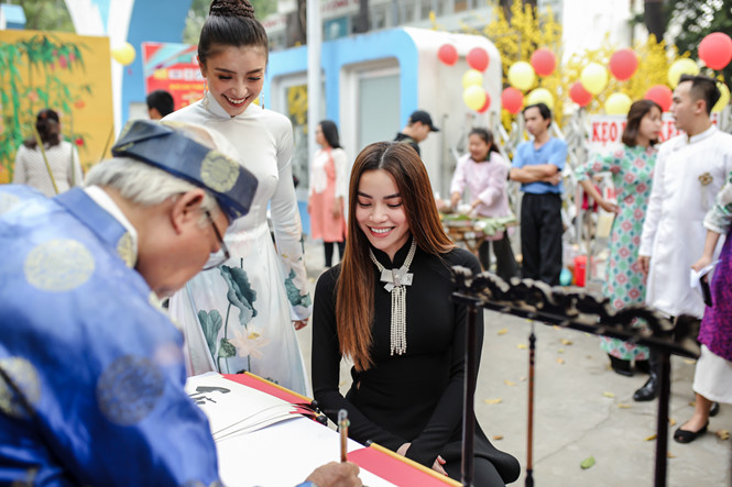 ho ngoc ha dien ao dai den (3)