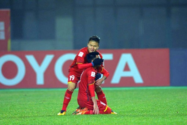quang hai kiem tra doping (2)