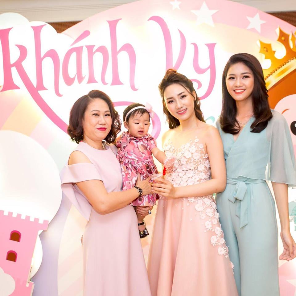 nhan sac me a hau thanh tu (1)
