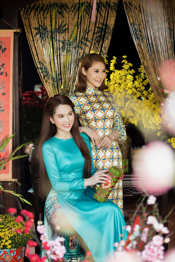 ngoc trinh dien ao dai don tet