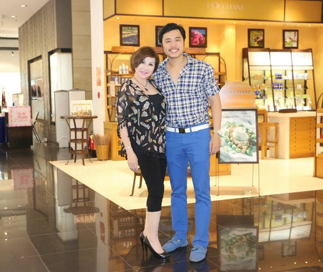 Gu thời trang trẻ trung của Yvonne Thúy Hoàng  