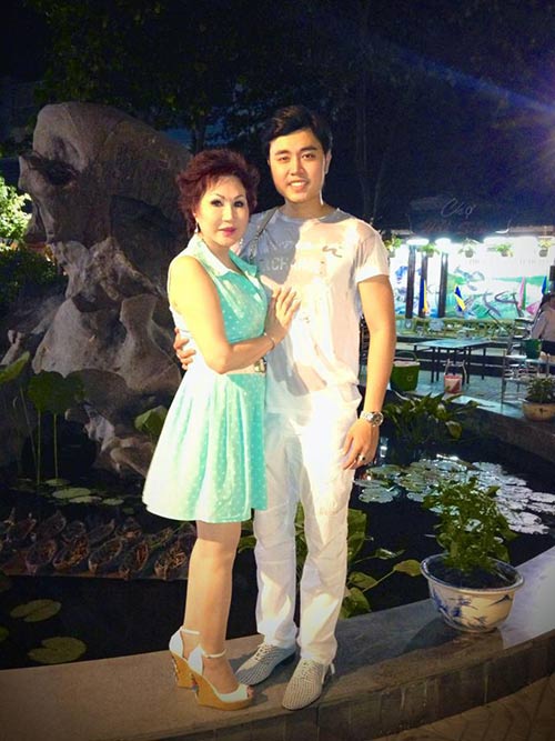 Lệch tuổi nhau, Yvonne Thúy Hoàng vẫn mix những bộ Shbet999 com đăng nhập trẻ trung để hợp với tình trẻ?