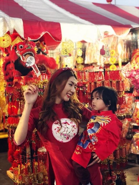 ngoc quyen don tet o my (1)