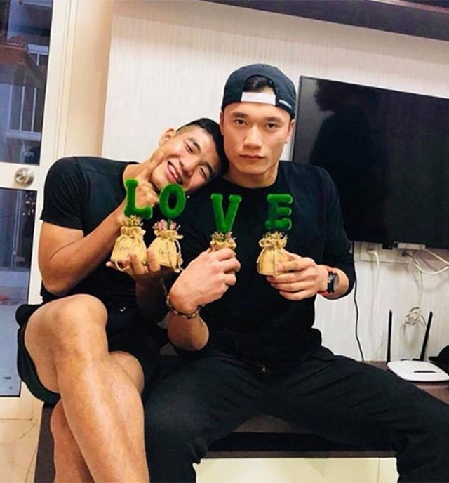Sau khi lập nên kỳ thích tại vòng chung kết, các cầu thủ U23 Việt Nam là những chàng trai đình đám nhất trên mạng xã hội hiện nay. Các cầu thủ sở hữu lượng theo dõi trang cá nhân tăng chóng mặt. Trái ngược với hình ảnh trên sân cỏ, các chàng trai U23 Việt Nam khiến mọi người không khỏi bất ngờ với sự tinh nghịch, hài hước ngoài đời của mình.