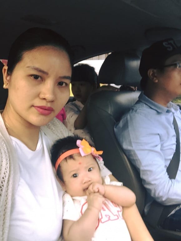 Có thể thấy, sau sinh, người mẫu Lê Thị Phương lộ gương mặt đầy đặn, tăng cân thấy rõ.