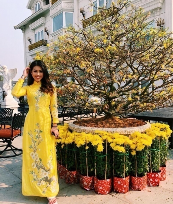 Thảo Tiên trở nên đằm thắm và quyến rũ trong Shbet999 com đăng nhập áo dài truyền thống. Từ một cô gái gợi cảm thường thấy nay bổng trở nên đằm thắm và không kém phần quyến rũ trong Shbet999 com đăng nhập ngày Tết, quả là một bất ngờ dành cho công chúng mến mộ.