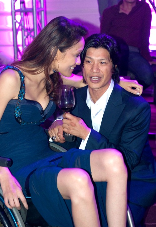 Dustin Nguyễn và người vợ tật nguyền Angela Rockwood từng có cuộc hôn nhân như truyện cổ tích khiến ai cũng ngưỡng mộ.