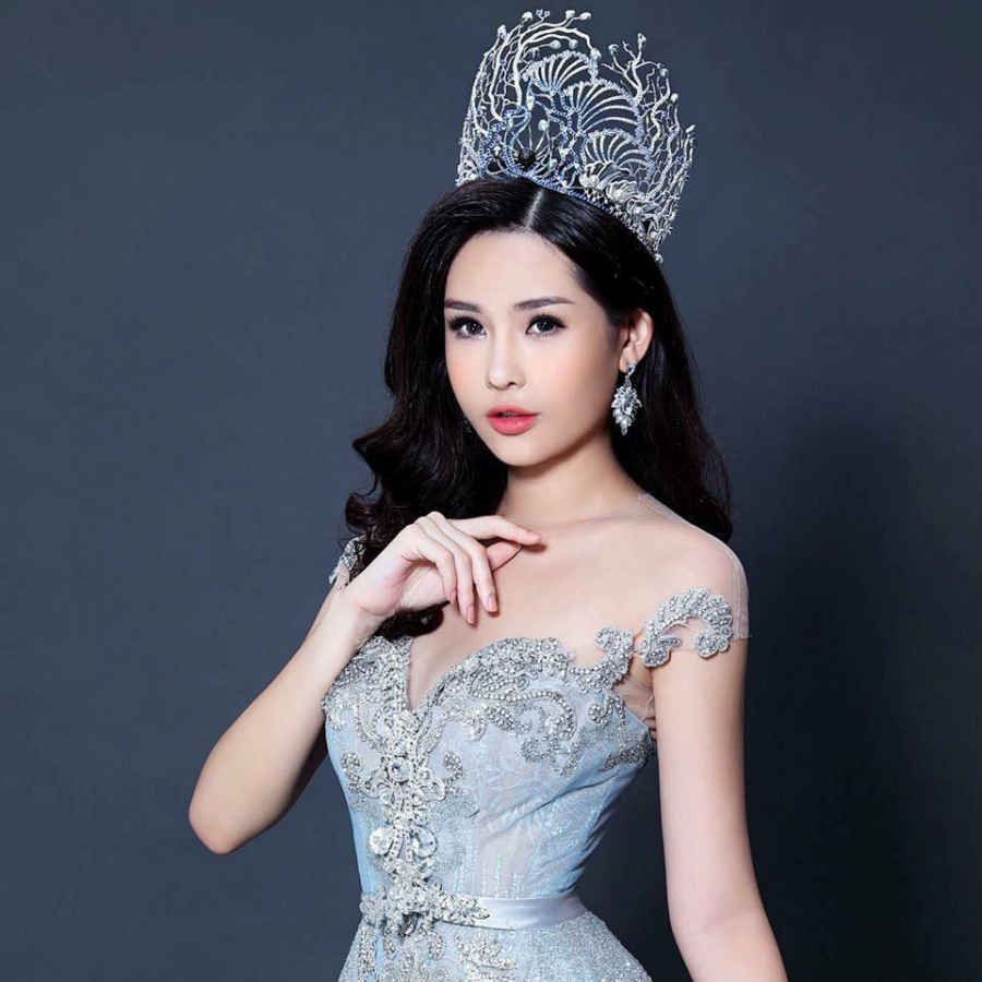 Hoa hậu Đại dương Lê Âu Ngân Anh là cái tên từng gây ồn ào suốt một khoảng thời gian dài. Mới đây, Ngân Anh đã trải lòng về quãng thời gian sau khi giành vương miện.  Ngân Anh cũng đề cập về chuyện bị đề nghị tước vương miện. Ngân Anh tiết lộ: 
