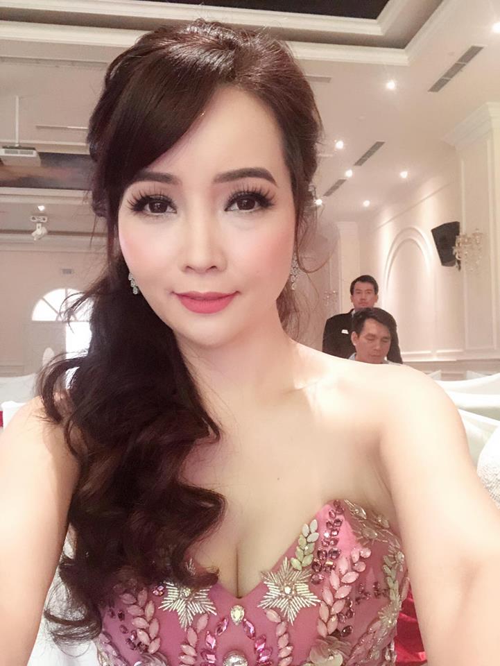 Nhan sắc xinh đẹp và vòng 1 nóng bỏng của Mai Thu Huyền khiến ai cũng bất ngờ. Dưới những bài đăng của Mai Thu Huyền, một số bạn bè để lại bình luận ngợi khen sự chịu khó đầu tư nhan sắc của nữ diễn viên. Còn người đẹp cho rằng vẻ ngoài sẽ giúp cô tự tin hơn khi xuất hiện trước công chúng.