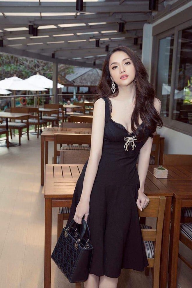 Bộ sưu tập túi xách của Hương Giang cũng “không phải dạng vừa”. Các mẫu mới của Dior đều được Hương Giang tậu.