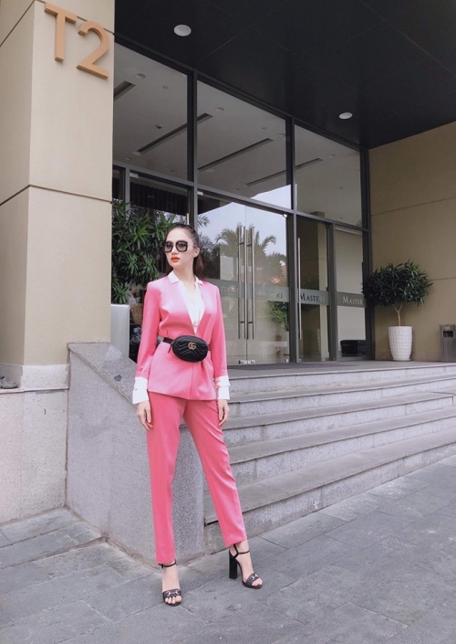 Thương hiệu Gucci đều được giọng ca Mùa ta đã yêu ưa chuộng.