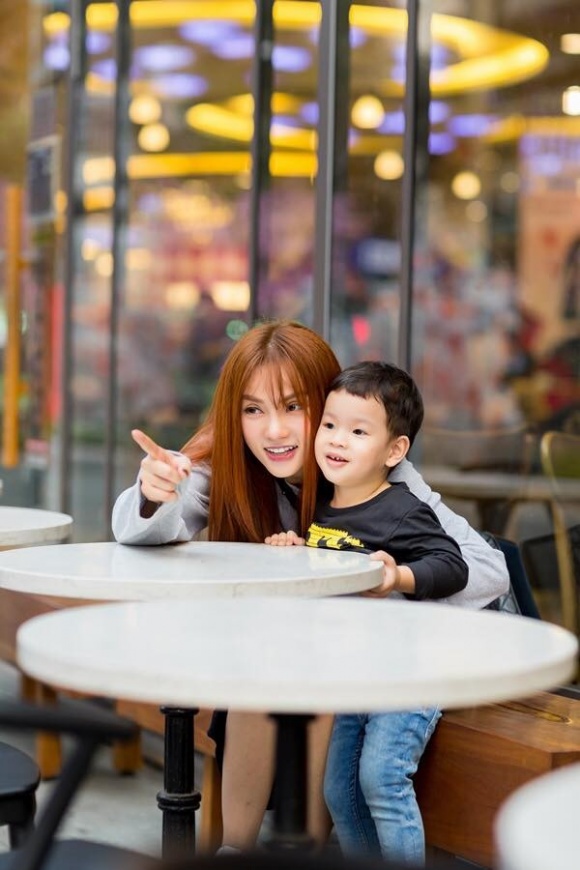 thu thuy sau ly hon chong dai gia (4)