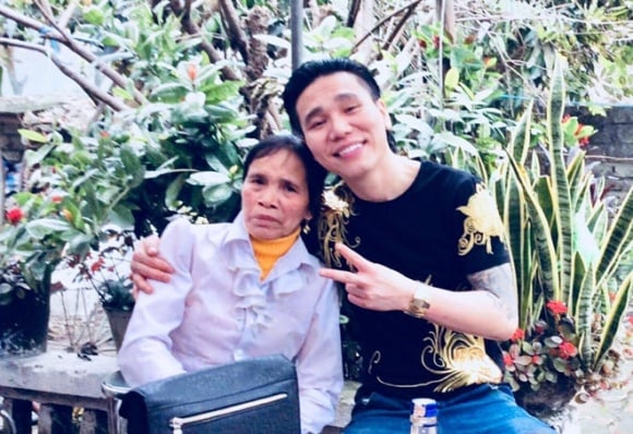 Châu Việt Cường và mẹ