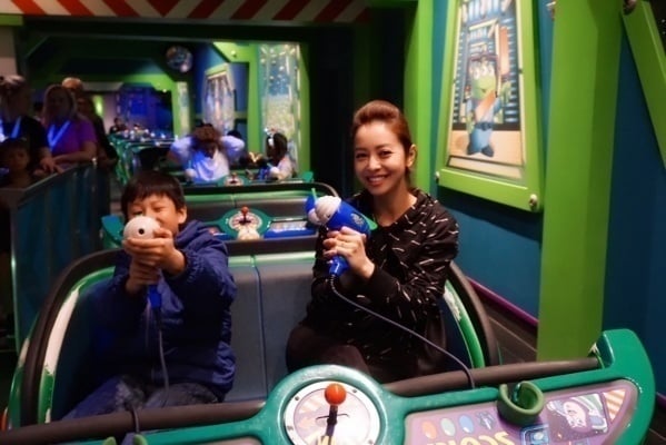 Hoa hậu Jennifer Phạm từng chia sẻ muốn đưa Bảo Nam về Việt Nam sống chung với Shbet111 slot, casino, thể thao, xổ số. Thế nhưng, sau bao nhiêu năm, cô vẫn chưa thực hiện được lời hứa ấy. Chính vì thế, nhiều người cho rằng, nàng Jen vì Shbet111 slot, casino, thể thao, xổ số mới mà bỏ bê con cái.