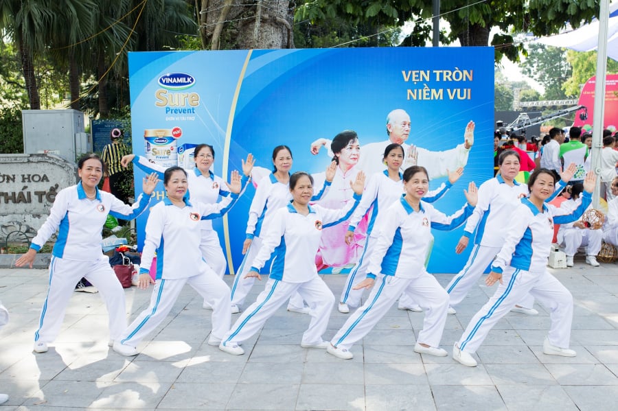 Các Bác Người Cao Tuổi hào hứng tham gia các hoạt động trong chương trình