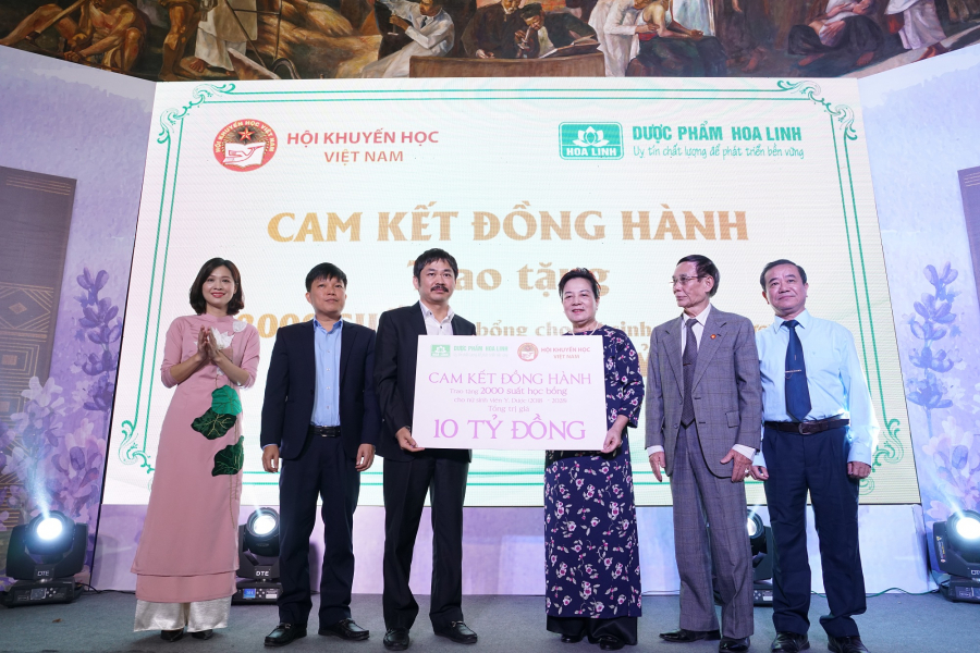 Dạ Hương cam kết đồng hành cùng nữ thầy thuốc tương lai