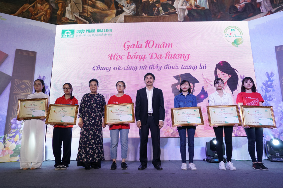 Học bổng Dạ Hương dành cho nữ sinh Y dược