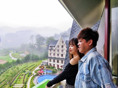 Tình tứ ngấm mưa tại Swiss-Belresort Tuyền Lâm