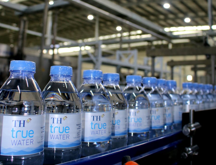 Nước tinh khiết TH true WATER là sản phẩm tốt cho sức khỏe với công nghệ tiên tiến từ châu Âu và nguồn nước ngầm đặc biệt quý trong lòng những tầng đá cổ núi lửa triệu năm