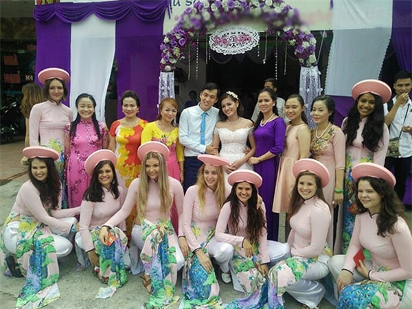 dan-be-trap-toan-gai-tay-dien-ao-dai-truyen-thong-tuoi-nhu-hoa-nao-loan-hai-phong_5