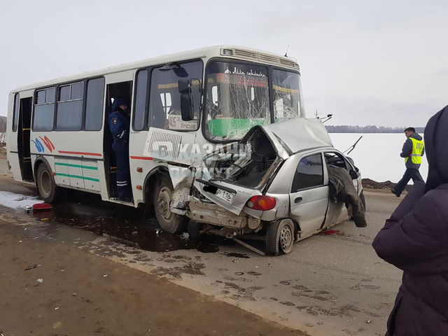 co-gai-thiet-mang-khi-vua-livestream-vua-lai-xe-voi-toc-do-1202