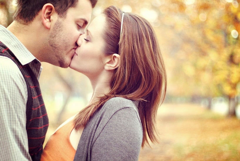 5368869-kissing-image