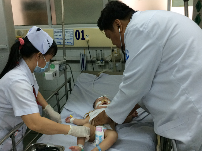 bac-si-phuong-cho-rang-cha-me-vat-chanh-vao-mieng-tre-khi-tre-bi-co-giat-sot-la-hoan-toan-sai-lam-anh-t-a-1503016480829