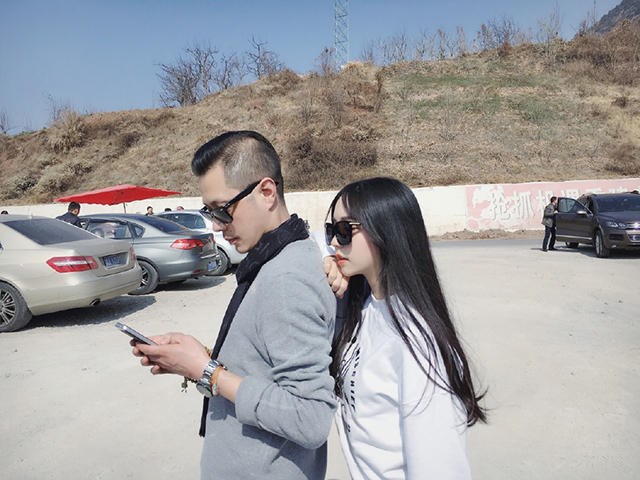 photo-1-1504774933789