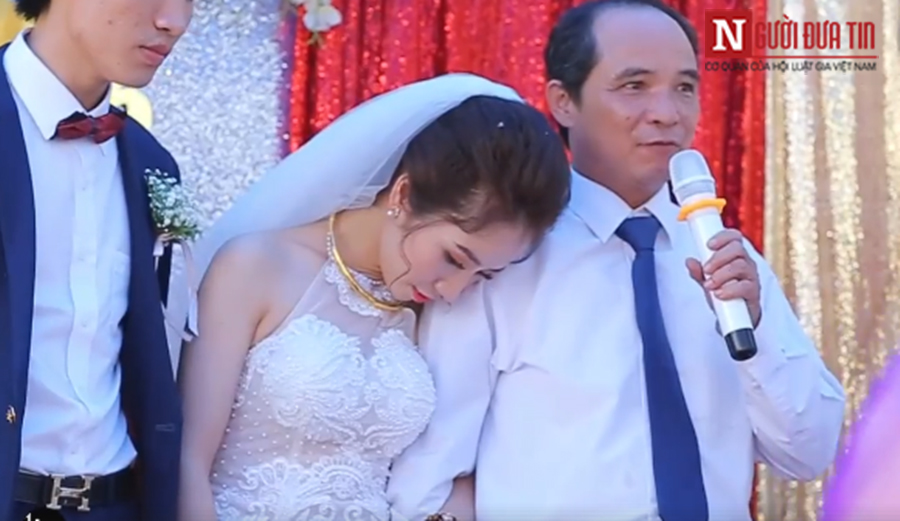 bo-tien-con-gai-ve-nha-chong