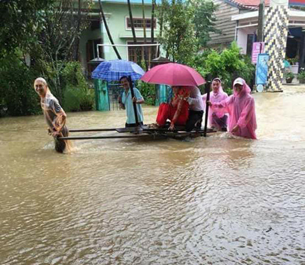 dam-cuoi-mua-mua-bao-chu-re-ruoc-dau-bang-xe-bo-gay-sot-mang-xa-hoi-anh_3-1509879068-900-width600height521