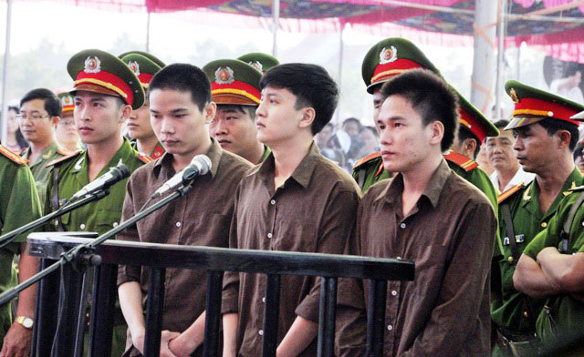 Ngay-17-11-tiem-thuoc-doc-Nguyen-Hai-Duong--hung-thu-giet-6-nguoi-o-Binh-Phuoc-anh-2-1510661348-219-width640height392
