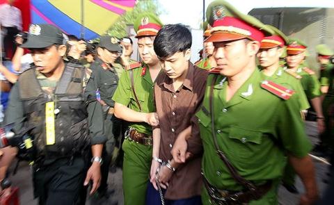 ke-tham-sat-6-nguoi-sap-bi-tiem-thuoc-doc_141639958