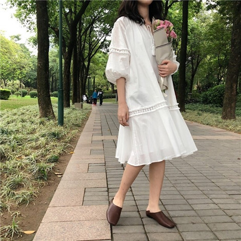 Bạn thích phong cách boho thì những mẫu đầm với điểm nhấn tua rua là một sự lựa chọn không hề tồi tí nào.    