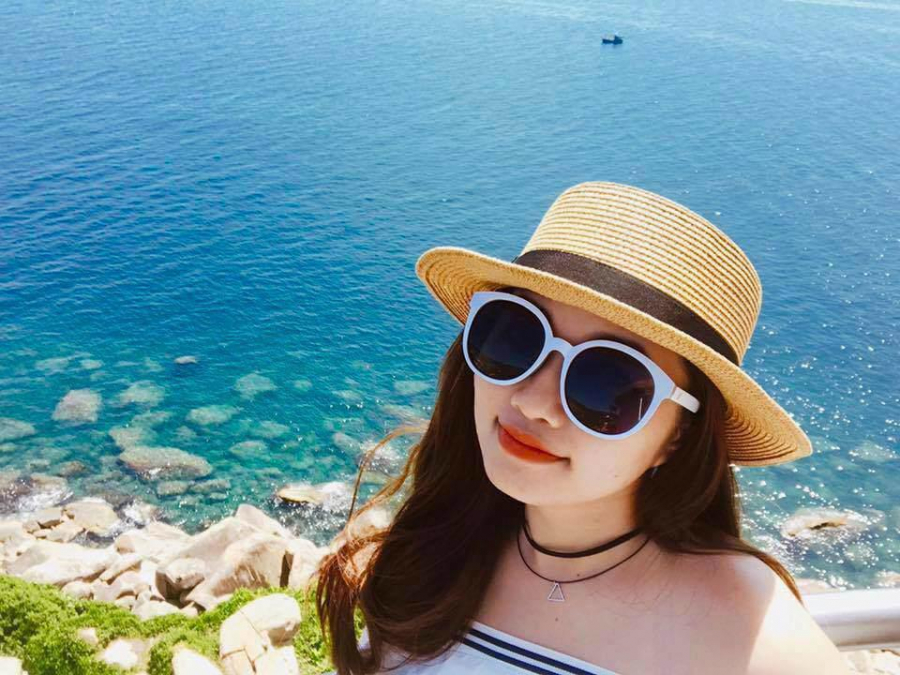 Mũ cói kết hợp với kính râm thì còn gì thời trang hơn!    