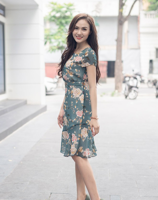 Thanh lịch với đầm hoa dáng dài