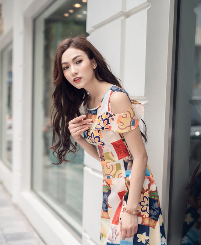 Mùa hè- Mùa của sôi động, hứng khởi không thể thiếu đi những chiếc váy, đầm nổi bật với màu sắc, họa tiết và sự sáng tạo.