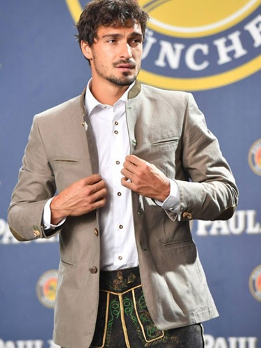 Mats Julian Hummels cũng là cầu thủ Đức điển trai và có vẻ ngoài cuốn hút nhờ đôi mắt sâu và bộ râu quai nón.  