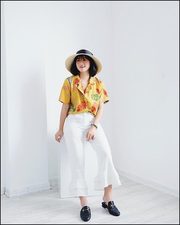  Sơ mi Pijama với họa tiết mùa hè cùng quần ống loe nhiều tầng cực sang chảnh    