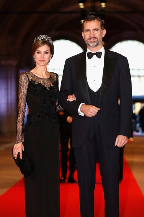 Nữ hoàng Letizia và quốc vương Felipe VI được nhiều người ngưỡng mộ bởi chuyện tình đẹp    