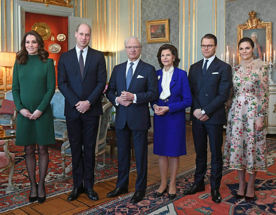 Vì đang mang thai nên Kate Middleton không thể diện những Shbet999 com đăng nhập ôm sát như trước. Cô khéo léo chọn những kiểu váy với chiều dài vừa đủ, không quá rộng để tránh luộm thuộm.