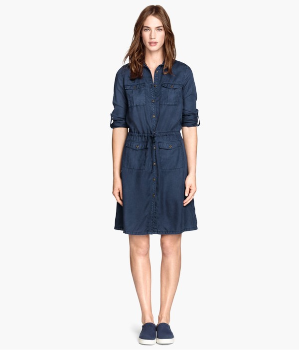 Những bạn gái nhỏ nhắn hãy chọn váy liền denim có chất liệu dày để giúp bạn trông đầy đặn hơn.    