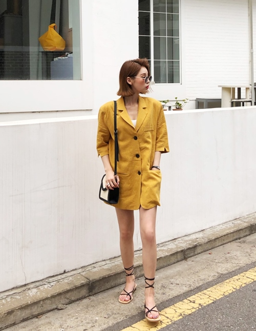 Mặc blazer như một chiếc váy liền hoặc theo phong cách giấu quần cũng không hề tệ    