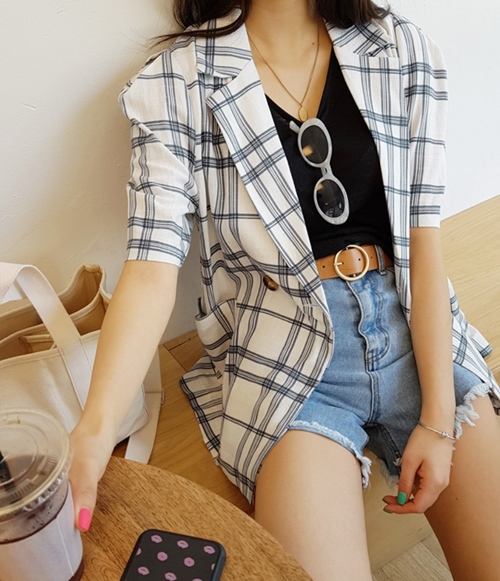 Trang phục này chẳng những giúp bạn gái trông trẻ trung, thanh lịch hơn mà còn giúp che giấu vòng hai kém đẹp một cách ngoạn mục    