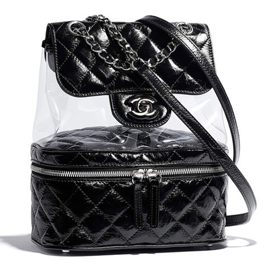 Mẫu ba lô kiểu dáng độc đáo của Chanel có giá gần 100 triệu được các người đẹp như Mai Phương Thuý, Kỳ Duyên, Ngọc Trinh không tiếc tiền để có được.    