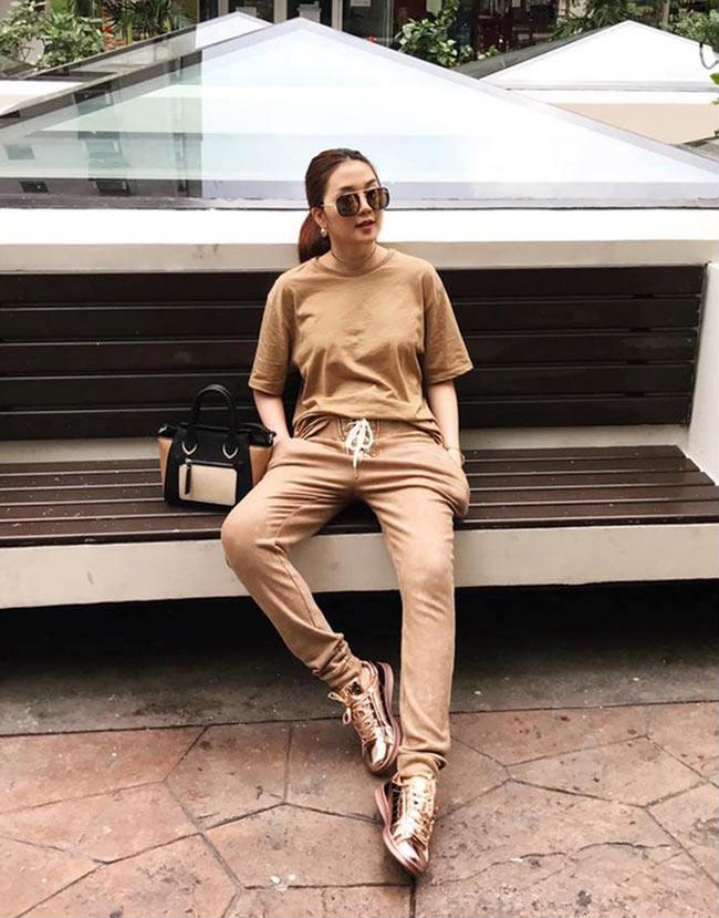 Set đồ tông xuyệt tông tạo cảm giác dịu mắt và rất thời trang.    