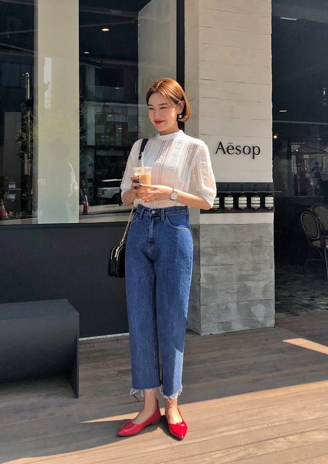 Jeans dáng suông vừa mát mẻ lại tuyệt đối trendy.    